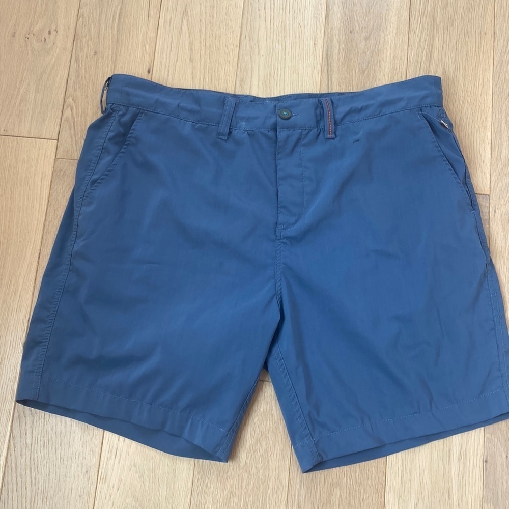 NWOT True Grit hybrid dock shorts. Navy blue color. Back zippered pockets